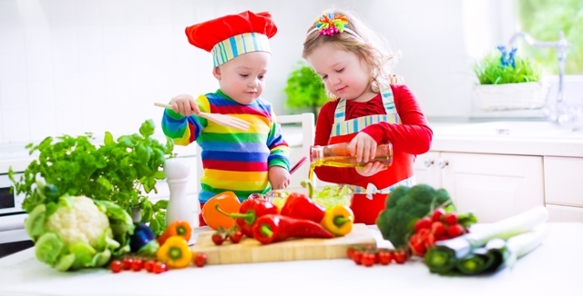 Γιατί είναι καλό να μαγειρεύετε με τα παιδιά