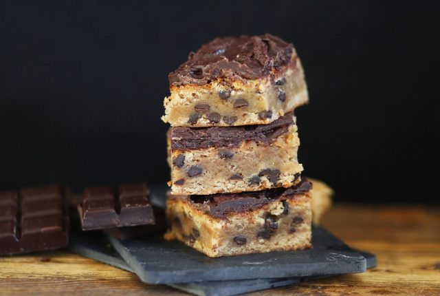 Vegan blondies με φιστικοβούτυρο (6 μόνο υλικά)