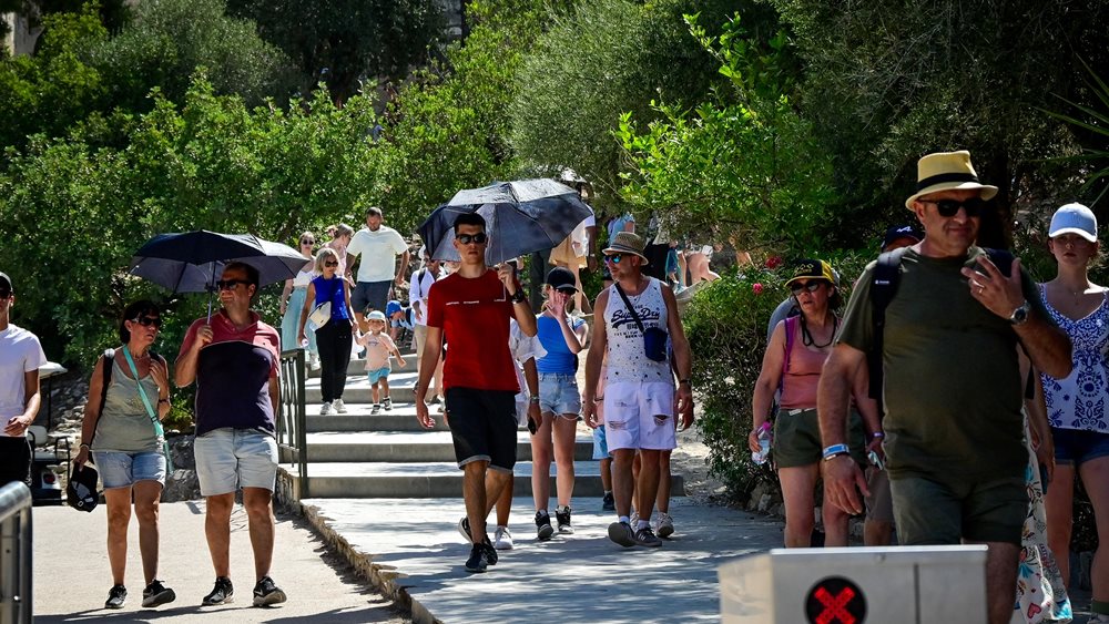 Καύσωνας: Οι τροφές που μας βοηθούν στις υψηλές θερμοκρασίες