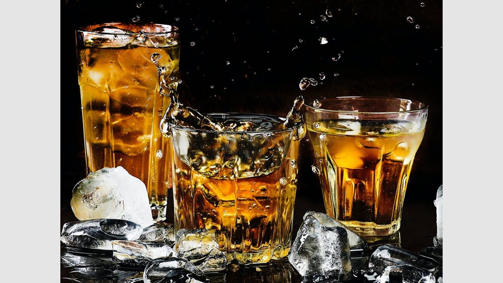 Γιατί ακόμη και ένα ποτό την ημέρα μπορεί να αυξάνει τους κινδύνους για την υγεία μας