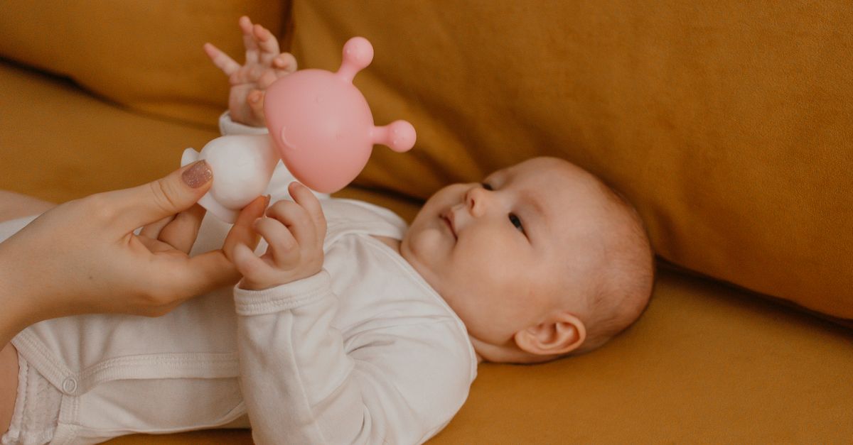 Τι πρέπει να φύγει από το σπίτι όταν βγάζει δόντια το μωρό
