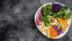 Μπορεί η vegan διατροφή να καθυστερήσει τη γήρανση;