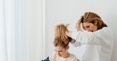 Πώς εντοπίζονται στα σίγουρα οι ψείρες στα μαλλιά του παιδιού