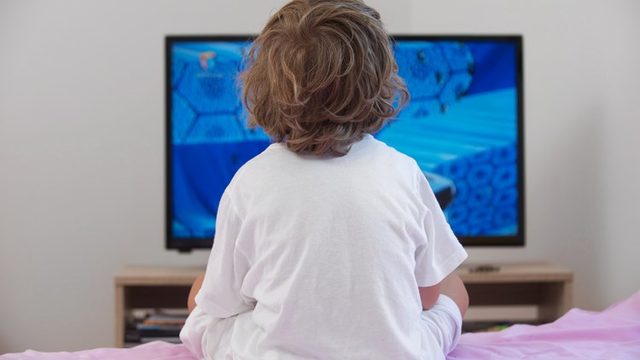 Η πραγματική ζημιά που κάνουν οι οθόνες στα παιδιά