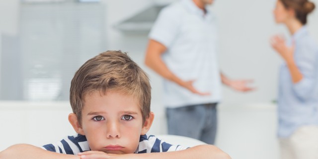 Συνήθειες των γονιών που κάνουν κακό στα παιδιά