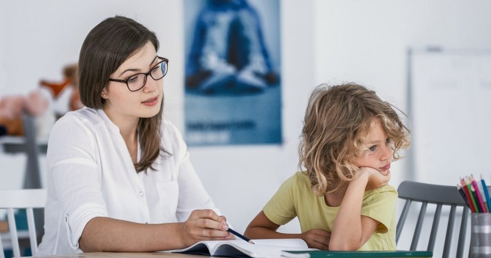 Tips: Πως μπορεί ένας γονέας να βοηθήσει το παιδί του με ΔΕΠΥ να παραμείνει στη δραστηριότητά του;